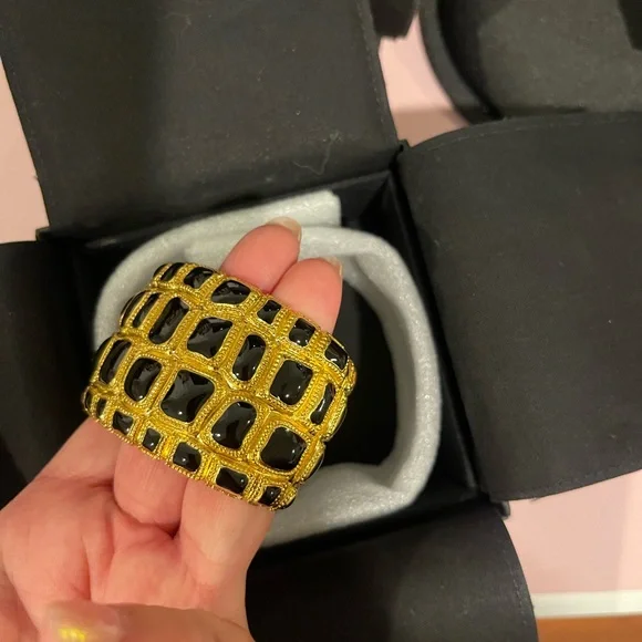 🖤Gorgeous Chanel Egyptian Resin Bracelt🖤 - Picture 4 of 7